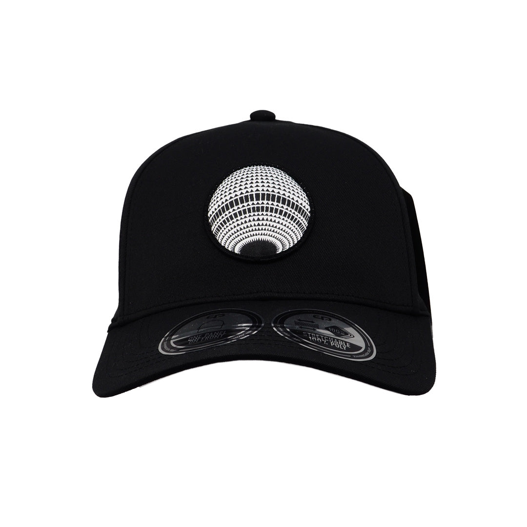 Souvenir-Cap Berlin: Eine schwarze Basecap mit "Berlin Disco"-Motiv, ein cooles Modeaccessoire und einzigartiges Andenken an die Stadt.