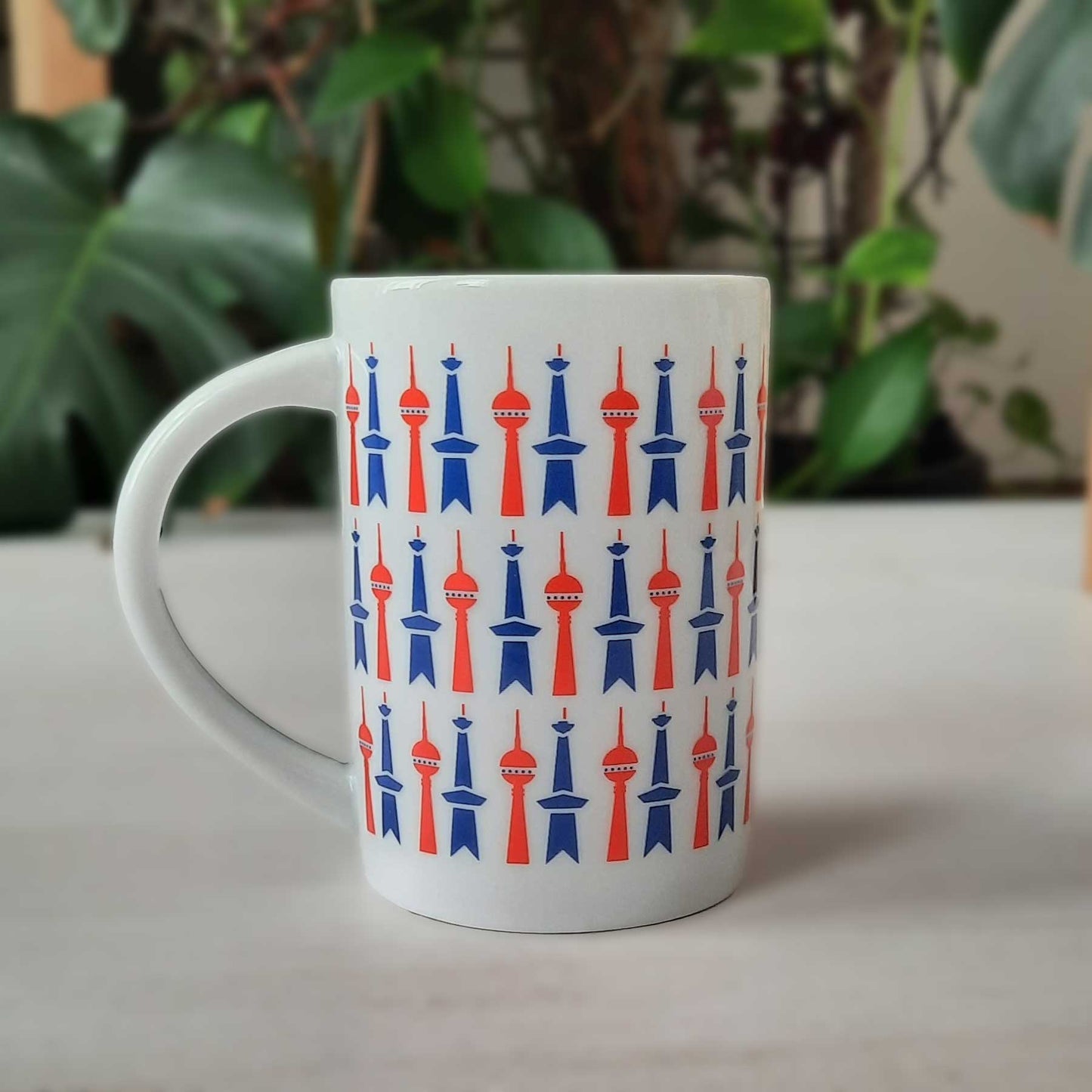 Tasse: East-West