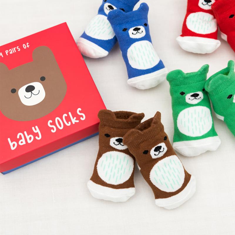 Baby-Bär-Socken in Geschenkbox