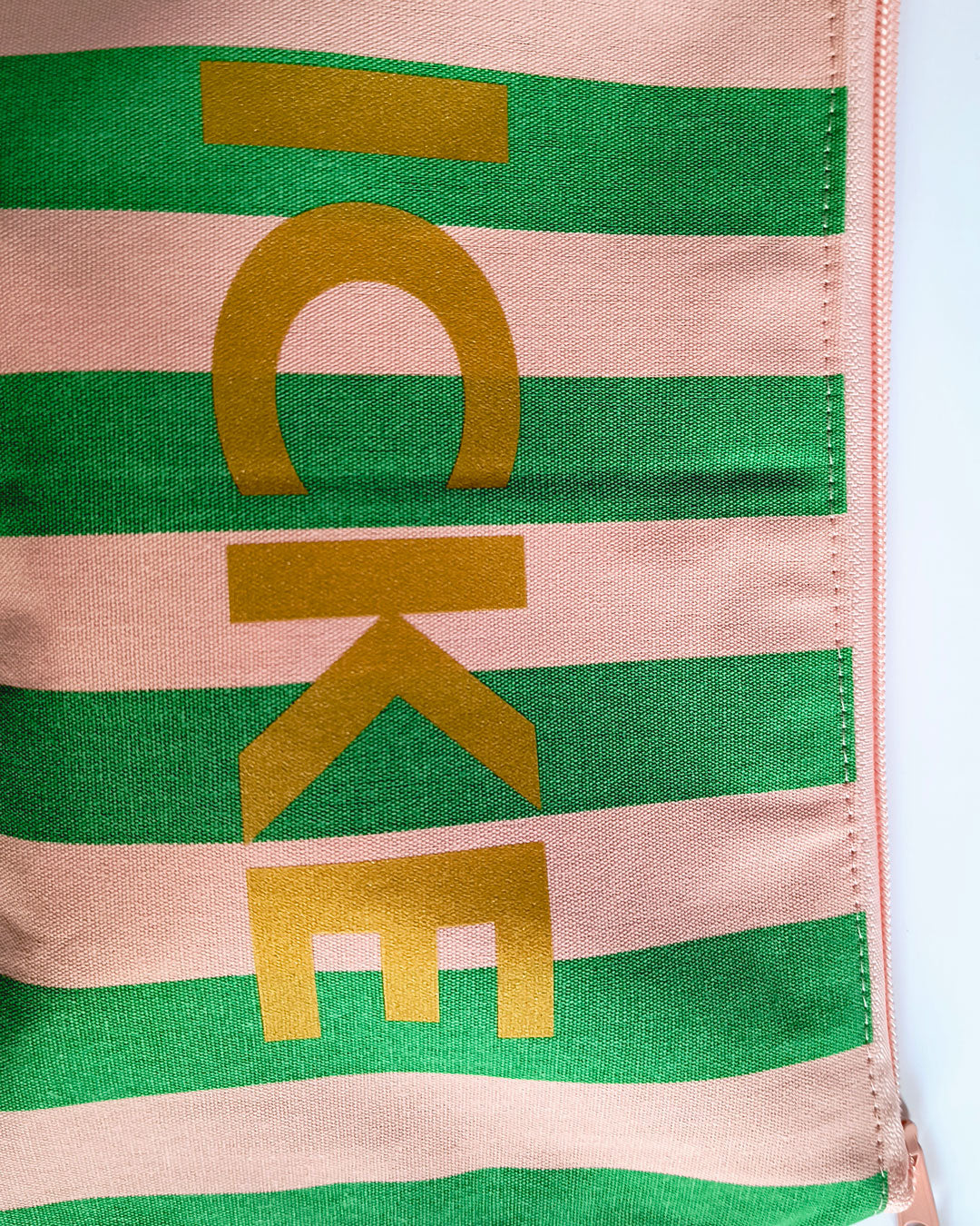 Necessaire: ICKE