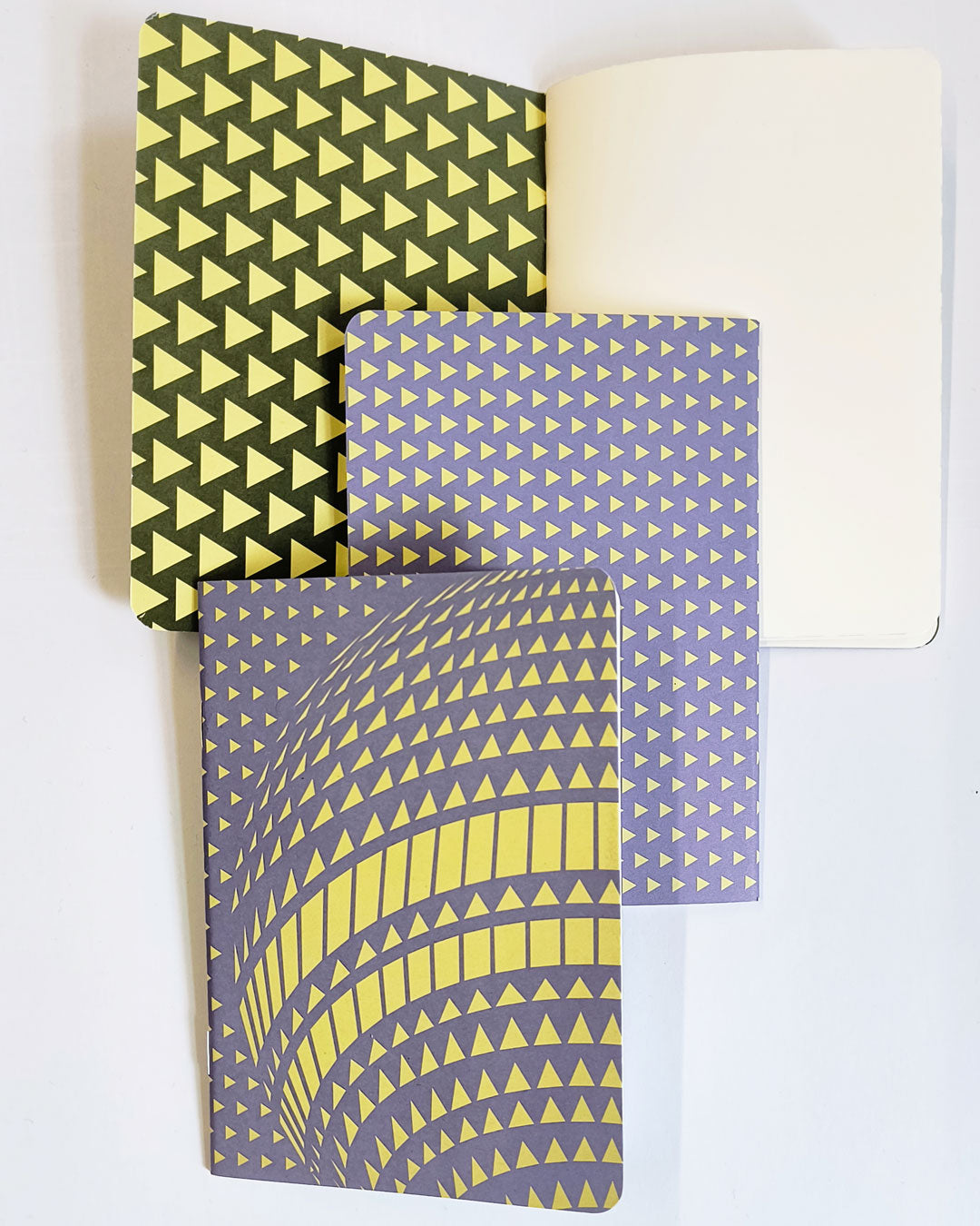 Notizheft: Berlin Fernsehturm Space violet gelb