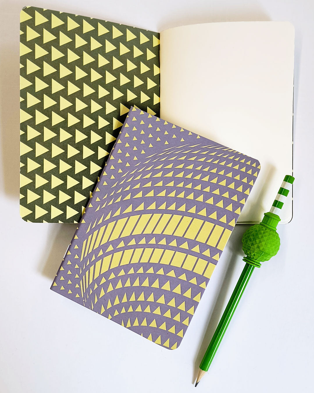 Notizheft: Berlin Fernsehturm Space violet gelb